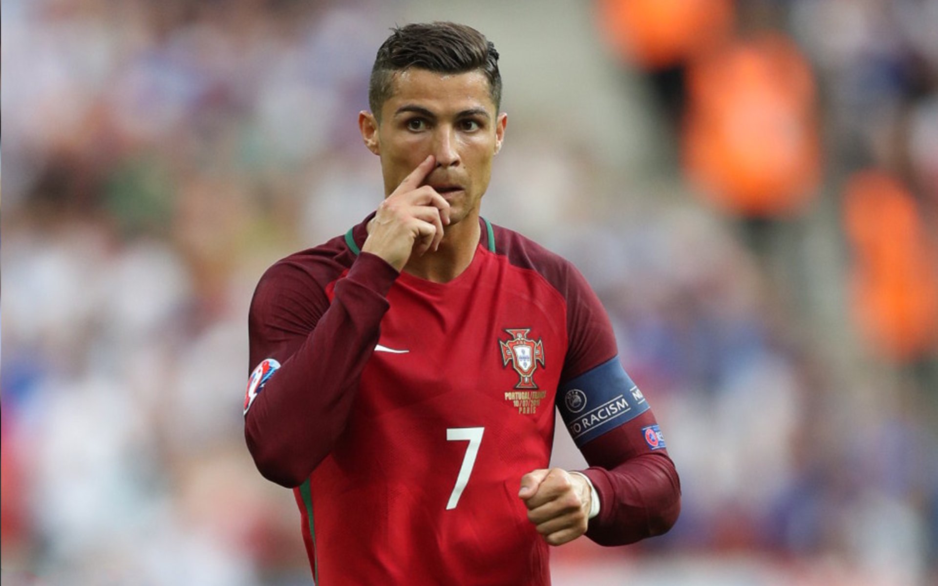 爱游戏官方网站-冠军队主场庆祝仪式盛大举行，球迷情绪高涨，球队主场冠军旗帜